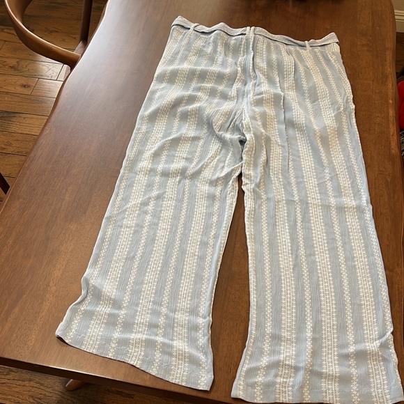 Plus Size Wide Leg Pants Blue White Gauzy Crinkle Boho Lined Tie Waist 2X Torrid - Picture 3 of 5